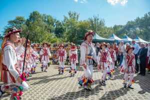 Bogăția toamnei s-a revărsat în curtea Goleștilor 2 rod cu spor Golești