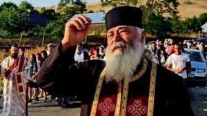 calistrat - Preotul Calistrat nu mai are voie să țină slujbe