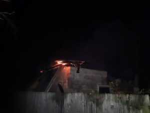 Bărbatul care a dat foc casei în care locuia - reținut pentru 24 de ore 1 incendiu calinesti 1 - Bărbatul care a dat foc casei în care locuia - reținut pentru 24 de ore