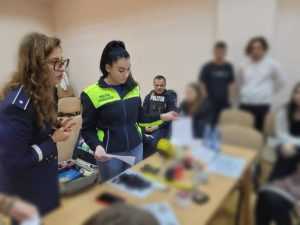 Meseria de polițist, pe înțelesul tinerilor, la evenimentul Ziua Carierei 1 polițist
