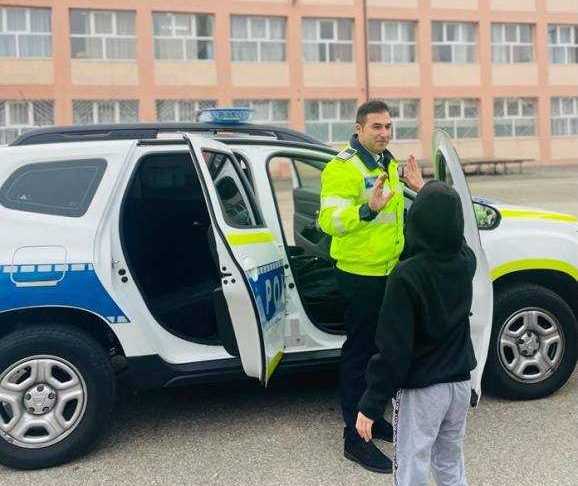 politie scoala elev