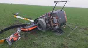 elicopter rasturnat timisoara camp 800948 - Un elicopter s-a răsturnat după ce a aterizat forțat pe un câmp!