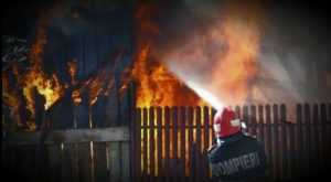 incendiu - Incendiu puternic izbucnit la o casă din comuna Dragoslavele!