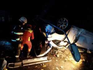 masina rasturnata 3 - Șoferul care a intrat cu mașina în stâlp era beat și avea permisul suspendat