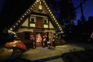 Surpriză pentru piteșteni! Se deschide Atelierul lui Moș Crăciun 1 santashouse1 e1547849504498 - Surpriză pentru piteșteni! Se deschide Atelierul lui Moș Crăciun
