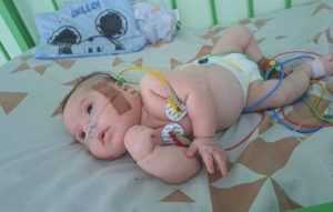 bebe - O argeșeancă are nevoie de ajutor pentru a-i salva viața fiului ei de doar 6 luni!