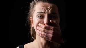 femeie batuta - Piteștean de 23 de ani reținut, după ce și-a terorizat fosta concubină!