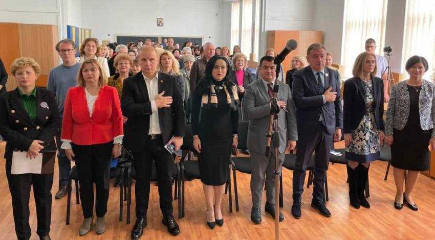 Simona Bucura Oprescu la Colegiul Economic Sursa foto: Facebook Simona Bucura Oprescu