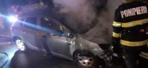 INCENDIU - ACUM! Incendiu izbucnit la un autoturism în Pitești!