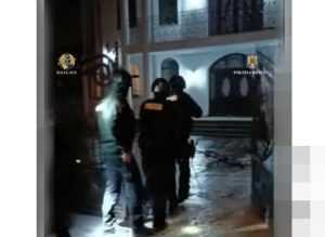 (VIDEO) Percheziții DIICOT într-un dosar de pornografie infantilă 1 perchezitii - (VIDEO) Percheziții DIICOT într-un dosar de pornografie infantilă