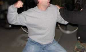 si a batut tatal la cordun - Incredibil! Un bărbat a încălcat ordinul de protecție și și-a bătut concubina și nepoțica!