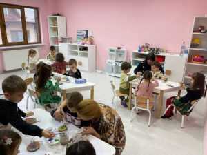 Copiii de la Grădinița ,,Elite Kids” au participat la acțiunea caritabilă „Dăruiește de Crăciun” 13 Elite Kids
