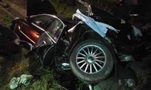 accident noapte e1670527722824 - Argeș! Mașină intrată într-un cap de pod! 4 victime implicate!