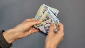 Ultima oră! Guvernul a aprobat mărirea salariului minim brut la 3.000 de lei pe lună! 1 bani - Ultima oră! Guvernul a aprobat mărirea salariului minim brut la 3.000 de lei pe lună!
