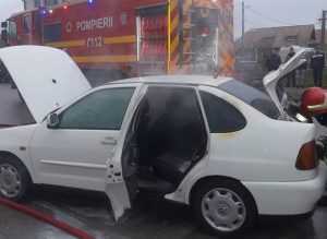 incendiu masina - Autoturism cuprins de flăcări, în Costești