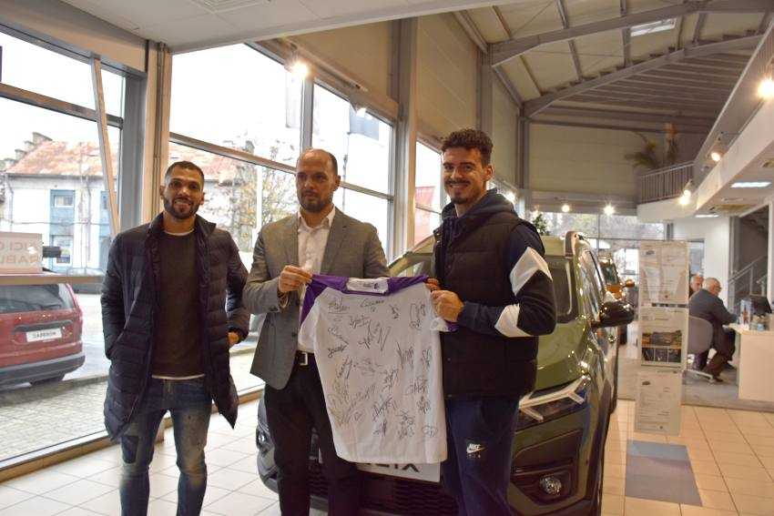 VIZITA DAPEROM 103 - Noile modele Dacia testate de fotbaliștii FC Argeș, în showroom-ul Daperom