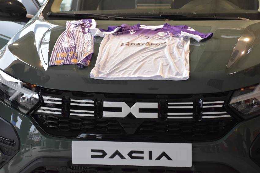 VIZITA DAPEROM 74 - Noile modele Dacia testate de fotbaliștii FC Argeș, în showroom-ul Daperom