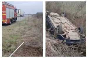 (Video) Autoturism răsturnat pe A1! Posibil două victime! 1 masina rasturnata pe A1