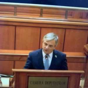 Deputatul argeșean Adrian Miuțescu a susținut în plen amendamentele pentru dezvoltarea infrastructurii de transport 1 adrian miutescu in plen - Deputatul argeșean Adrian Miuțescu a susținut în plen amendamentele pentru dezvoltarea infrastructurii de transport