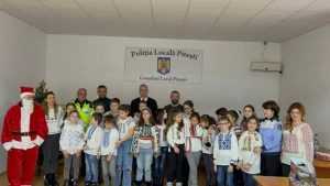 (Video) Astăzi, 15 decembrie la Poliția Locală Pitești au sosit colindatorii! 4 poliția locală