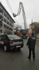 WhatsApp Image 2022 12 15 at 12.19.50 - Pitești - Intervenție la un bloc de pe strada Rahovei