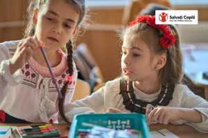 Modificări legislative pentru copiii ai căror părinți muncesc în străinătate 27 Sursă foto: Salvați Copiii România