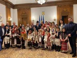 Reprezentanții Senatului României au primit vizita colindătorilor 1 318477298 570714924879830 8790174963539705677 n - Reprezentanții Senatului României au primit vizita colindătorilor