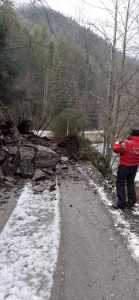 (VIDEO) Alertă pe Moldoveanu! Victimă prabușită, salvatori blocați! 4  salvatori -salvamont