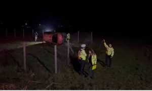 (Video) Argeș - Șofer de 20 de ani prins sub mașina răsturnată la Budeasa 1 de accident