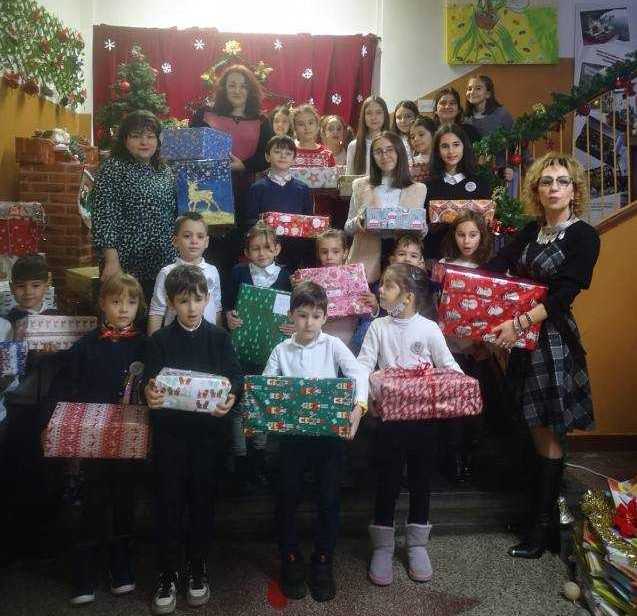 "Magia Crăciunului" a cuprins Școala Gimnazială Traian 1 traian cadouri