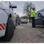 Șoferi iresponsabili în Argeș! Unul fără permis, altul cu peste 130 de km/h în localitate 10 masina-politie-soferi