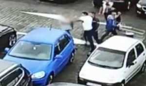 scandal parcare - PITEȘTI: Scandal în parcarea unui centru comercial! A lovit o femeie și a amenințat un bărbat