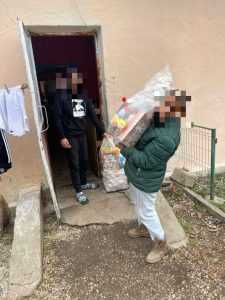Familiile nevoiașe din Costești au primit pachete cu alimente 4 321240490 1299918370850233 798675349928618171 n - Familiile nevoiașe din Costești au primit pachete cu alimente