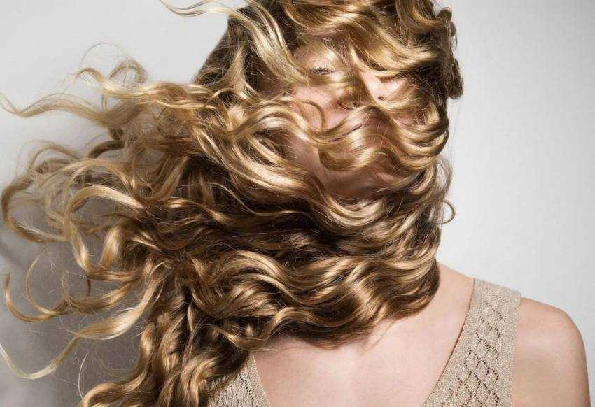 coafuri 2022 bucle Sursă foto: ginas.ro