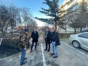 Au fost demarate lucrările de execuție a platformelor subterane pentru containerele de gunoi din cartierul Trivale! 2 lucrările