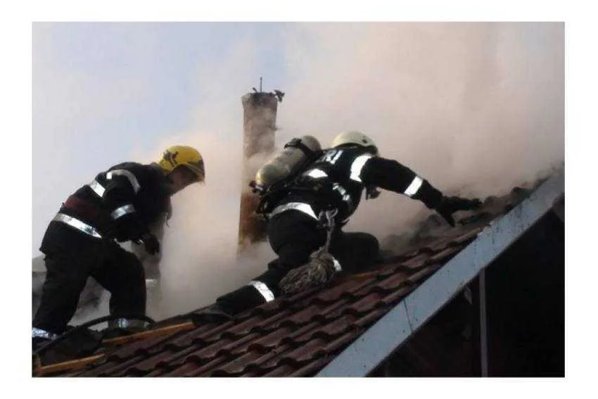 la incendiu casa
