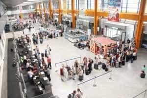 Aglomerație mare pe un aeroport românesc. Zoboruri anulate sau întârziate 2 aeroport cluj