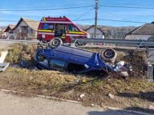 masina rasturnata schitu 3 - Mașina răsturnată în Argeș! A intrat într-un autoturism parcat