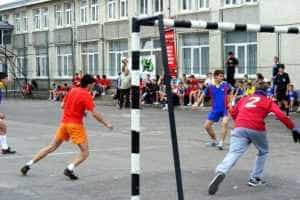 licee scoli curtea scolii - E oficial! Liber la terenul de sport din curtea școlii