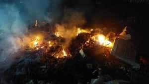 incendiu deseuri menajere - ACUM! Incendiu izbucnit în Argeș!