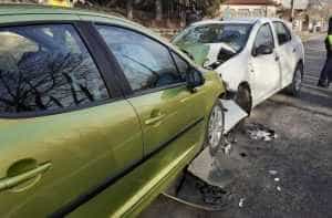 ACUM! Accident rutier în Argeș! Trei victime implicate! 1 accident 2 - ACUM! Accident rutier în Argeș! Trei victime implicate!