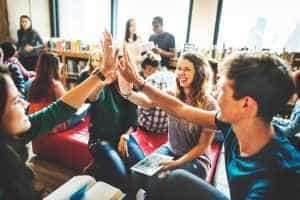 Guvernul va acorda 1.000 de euro pentru acești români! 1 studenti - Guvernul va acorda 1.000 de euro pentru acești români!