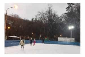Untitled Project 14 - Distracție pe gheață la patinoarul din parcul Trivale