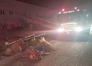 accident caruta pompieri - Impact între un autoturism și o căruță! Victimă în stare gravă!