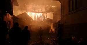 (VIDEO) Argeș - Incendiu la un fânar în localitatea Mioarele 1 incendiu fanar