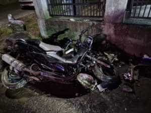 accident moto - Accident grav în Argeș! A intrat cu motoscuterul în zid!