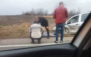 accident e1674142224953 - Accident rutier între o mașină și un autotren în Albota!