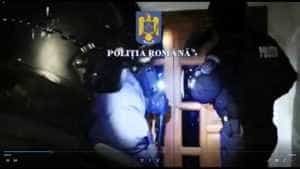 (VIDEO) Bărbat din Mioveni- reținut în urma perchezițiilor de vineri 1 perchezitii - (VIDEO) Bărbat din Mioveni- reținut în urma perchezițiilor de vineri