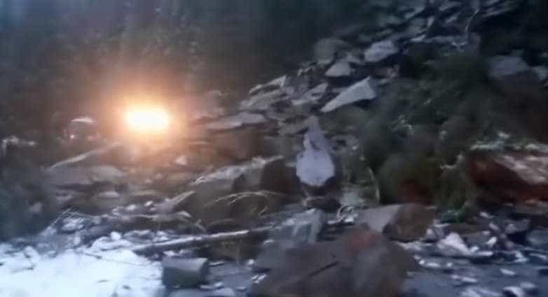 trafic-blocat-pietre-trasfagarasan