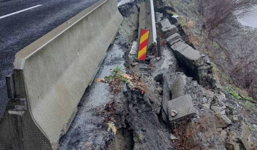 valea-oltului-surpare-drum-dn7-k5dy